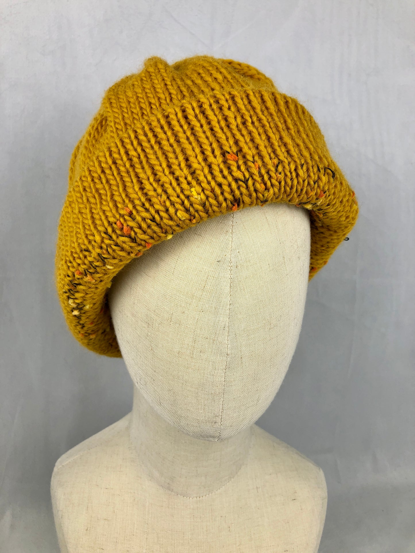 Yellow wool beanie toque