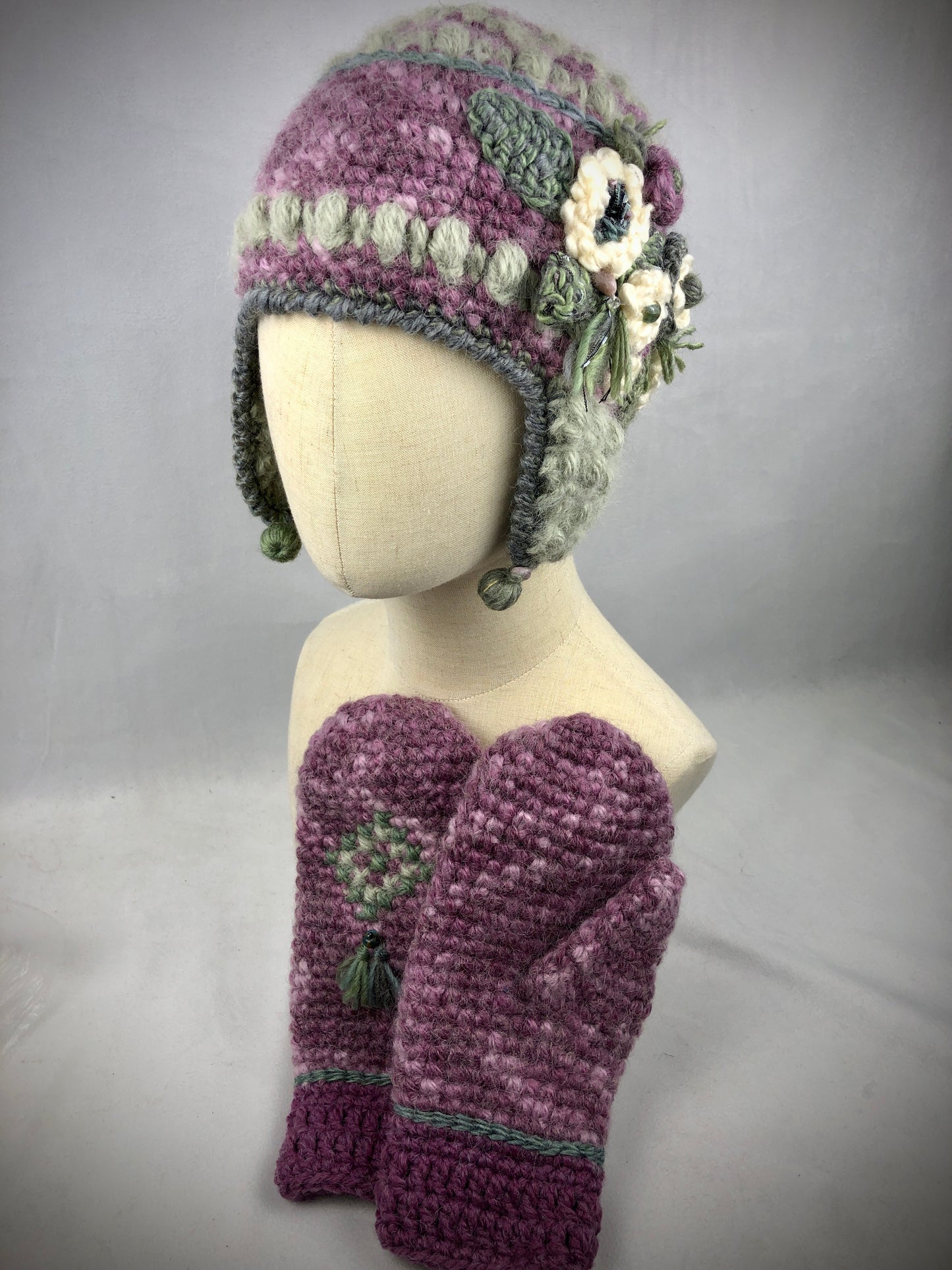 Plum pink mohair mittens