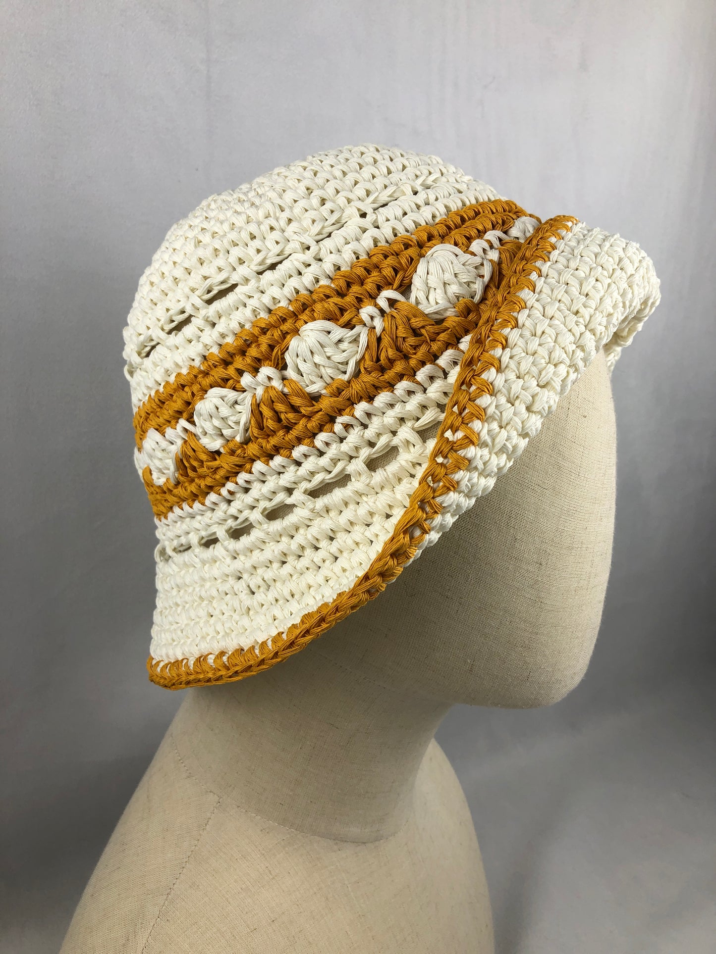 White yellow sun bucket