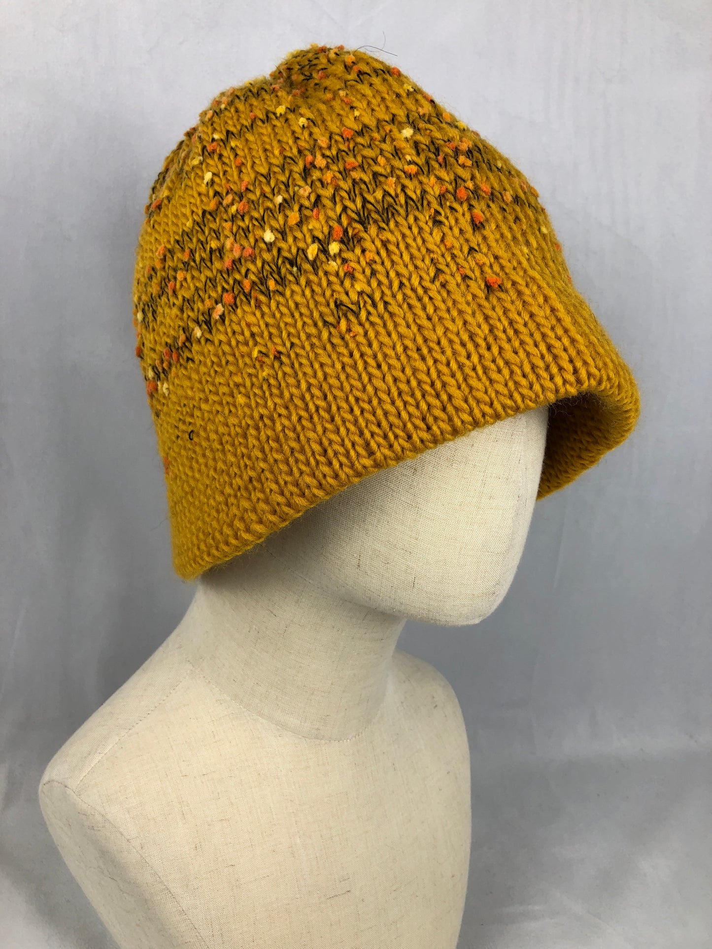 Yellow wool beanie toque