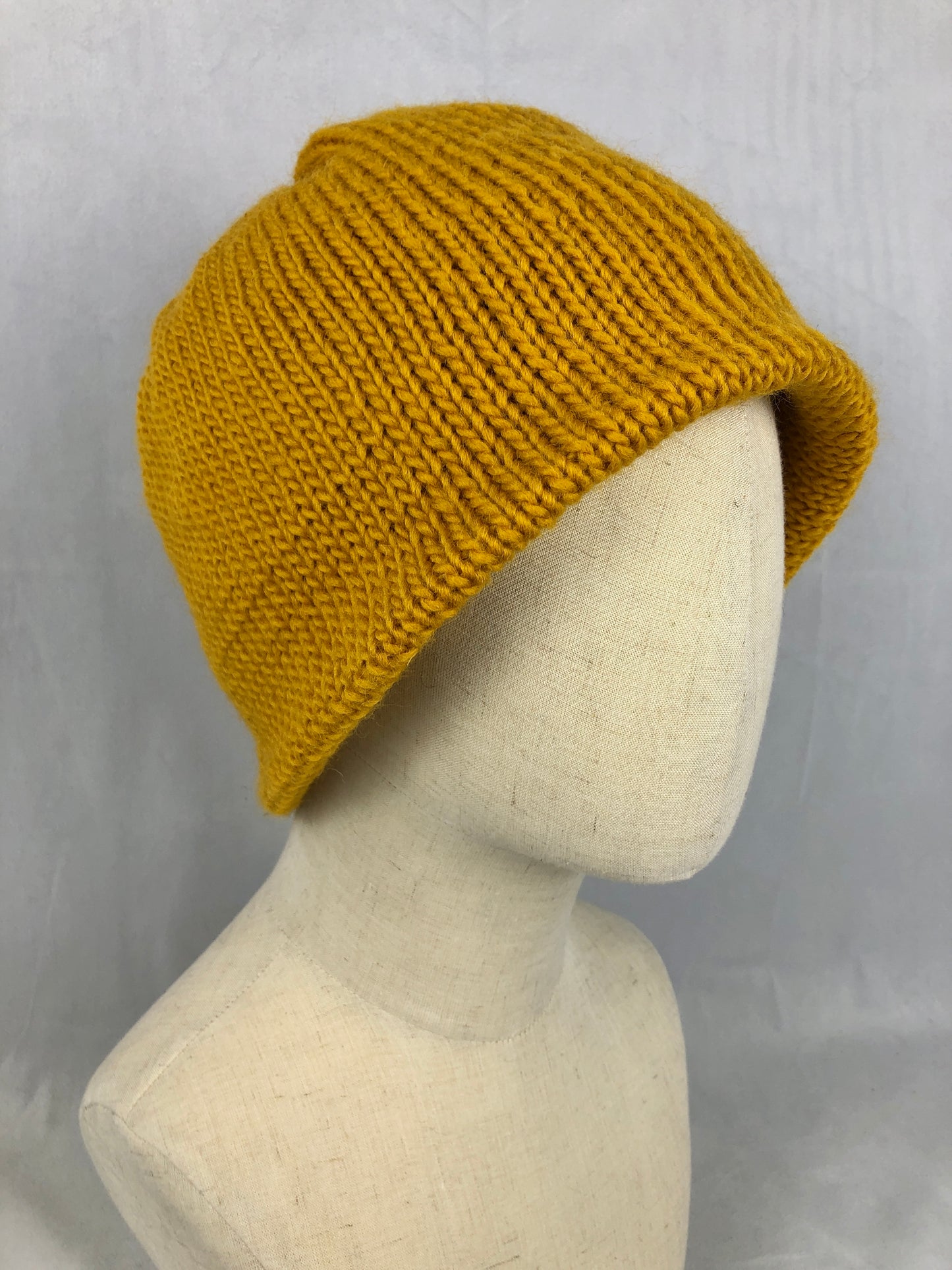 Yellow wool beanie toque