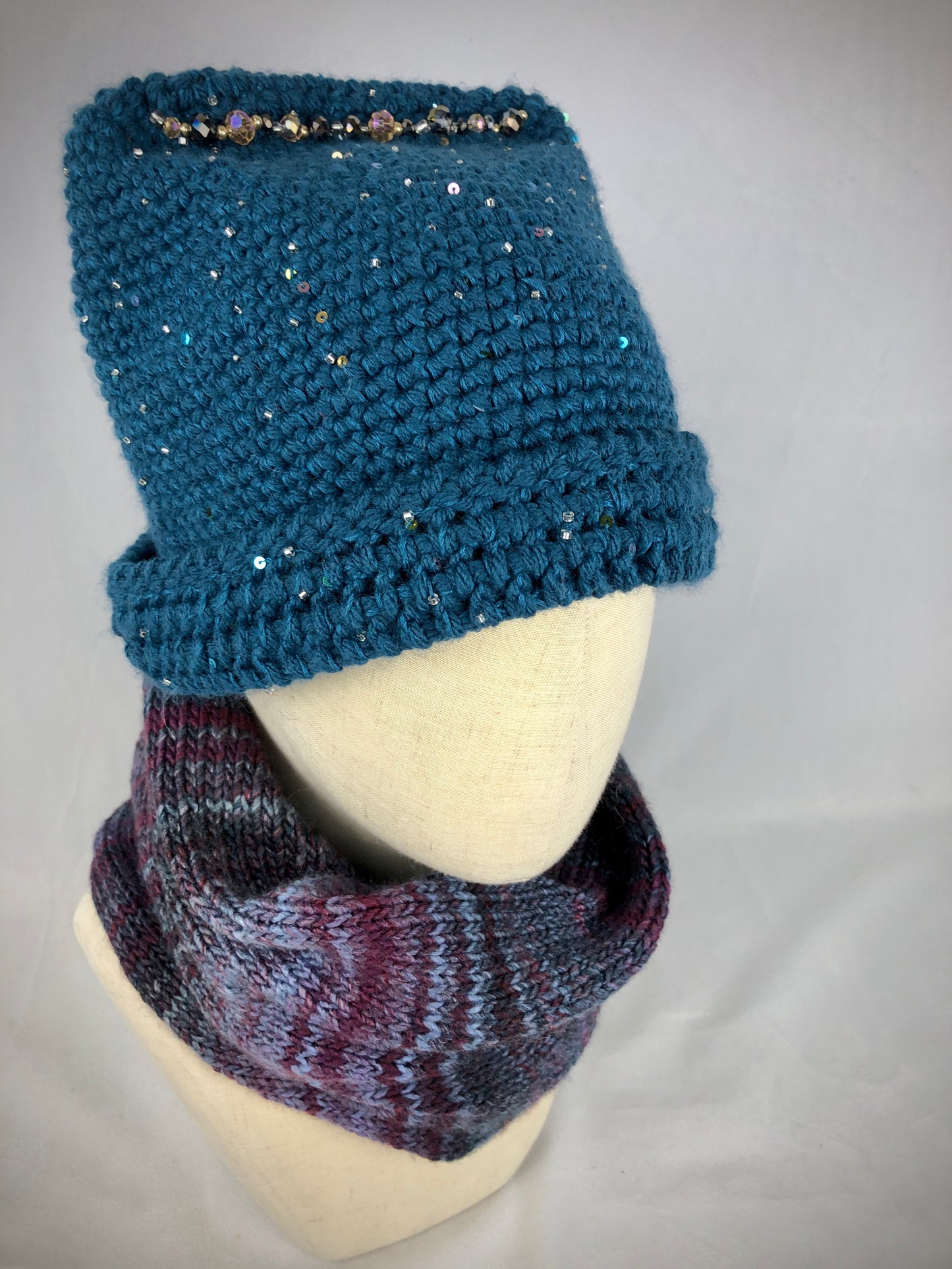 Teal beaded shovel beanie toque