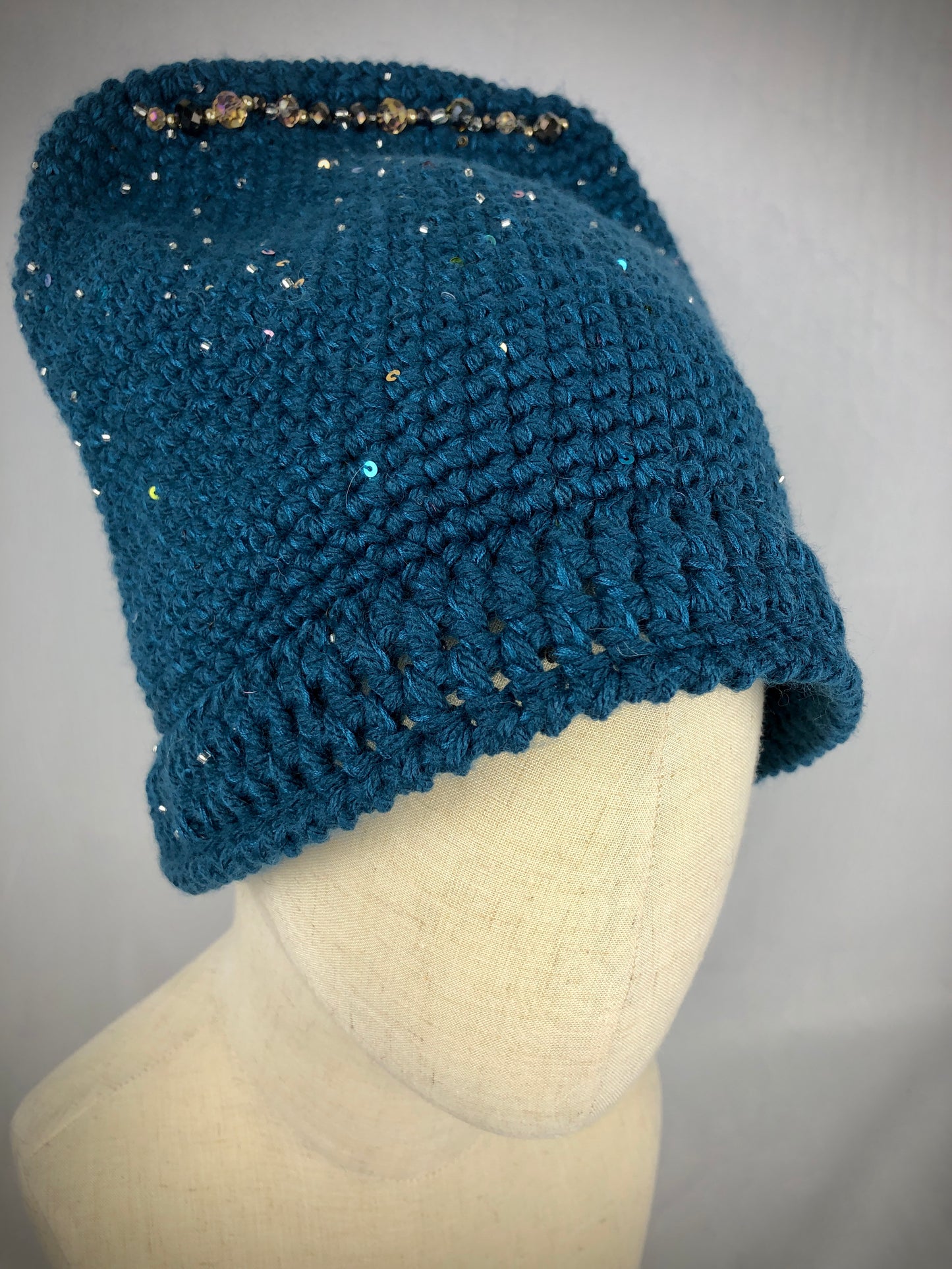 Teal beaded shovel beanie toque
