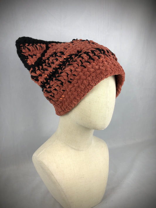 Rusty black cat toque