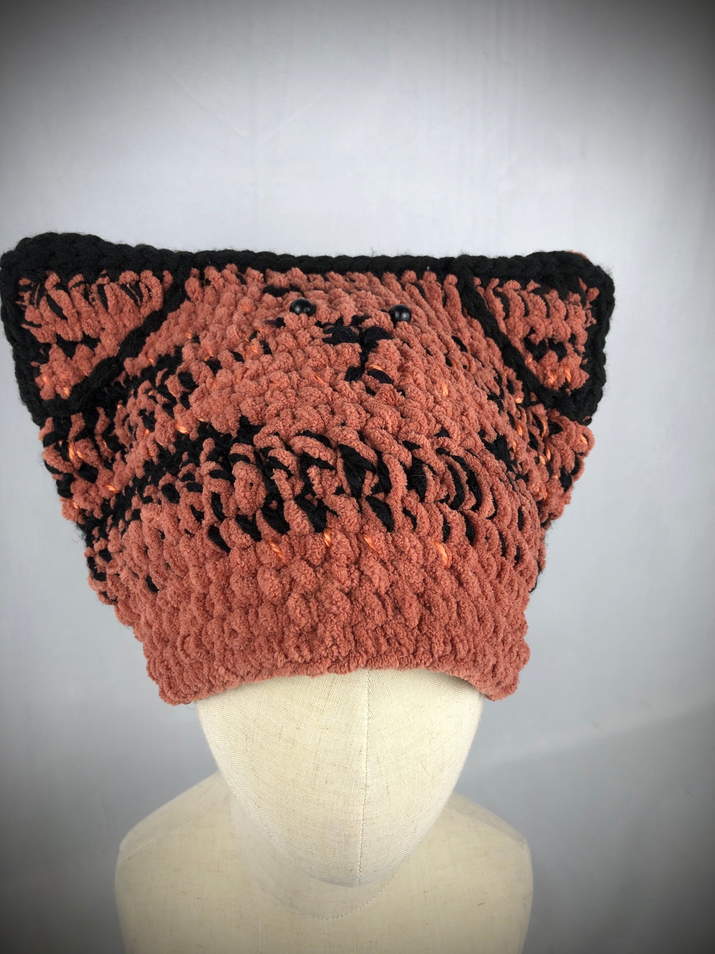Rusty black cat toque