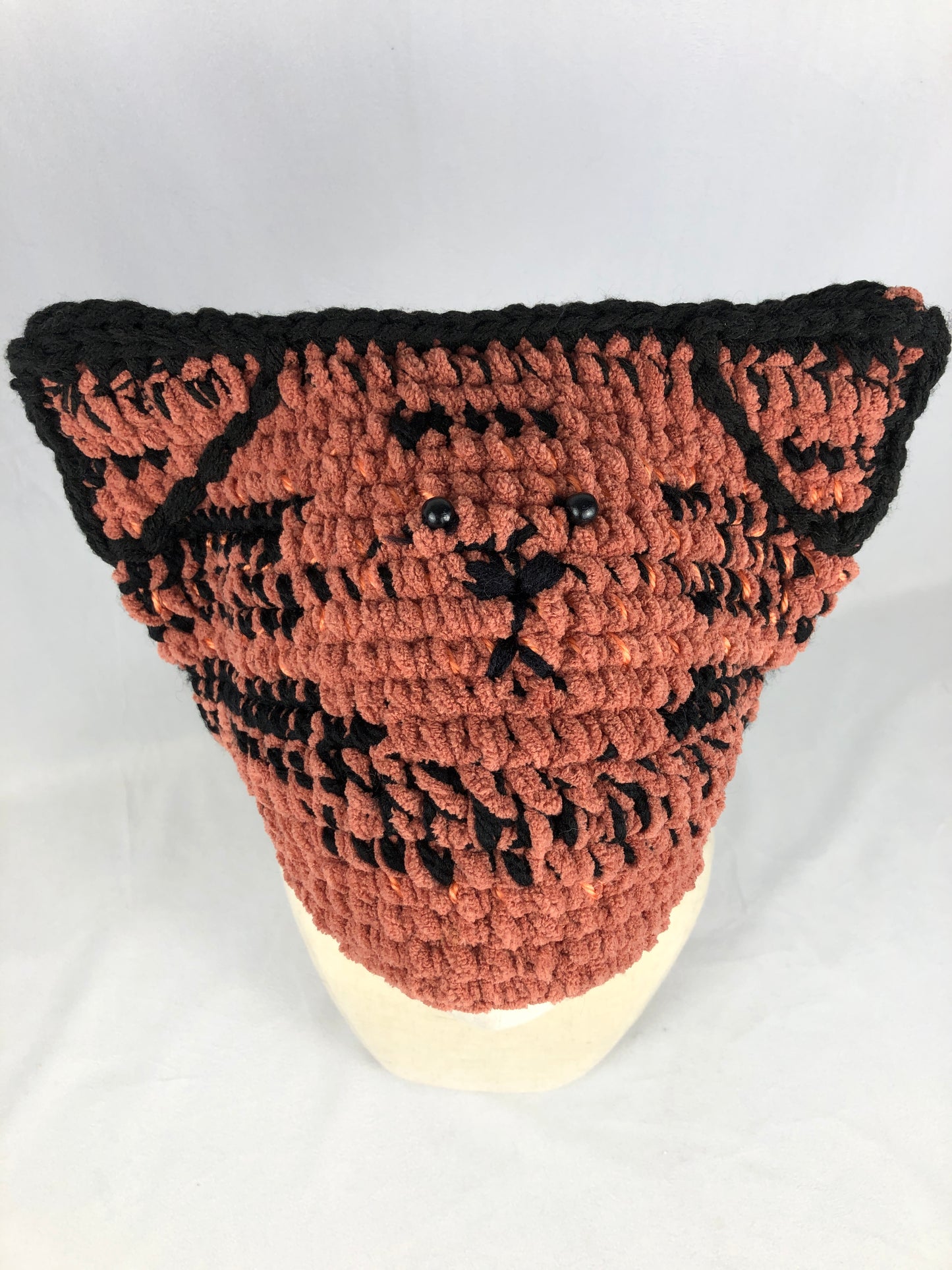 Rusty black cat toque