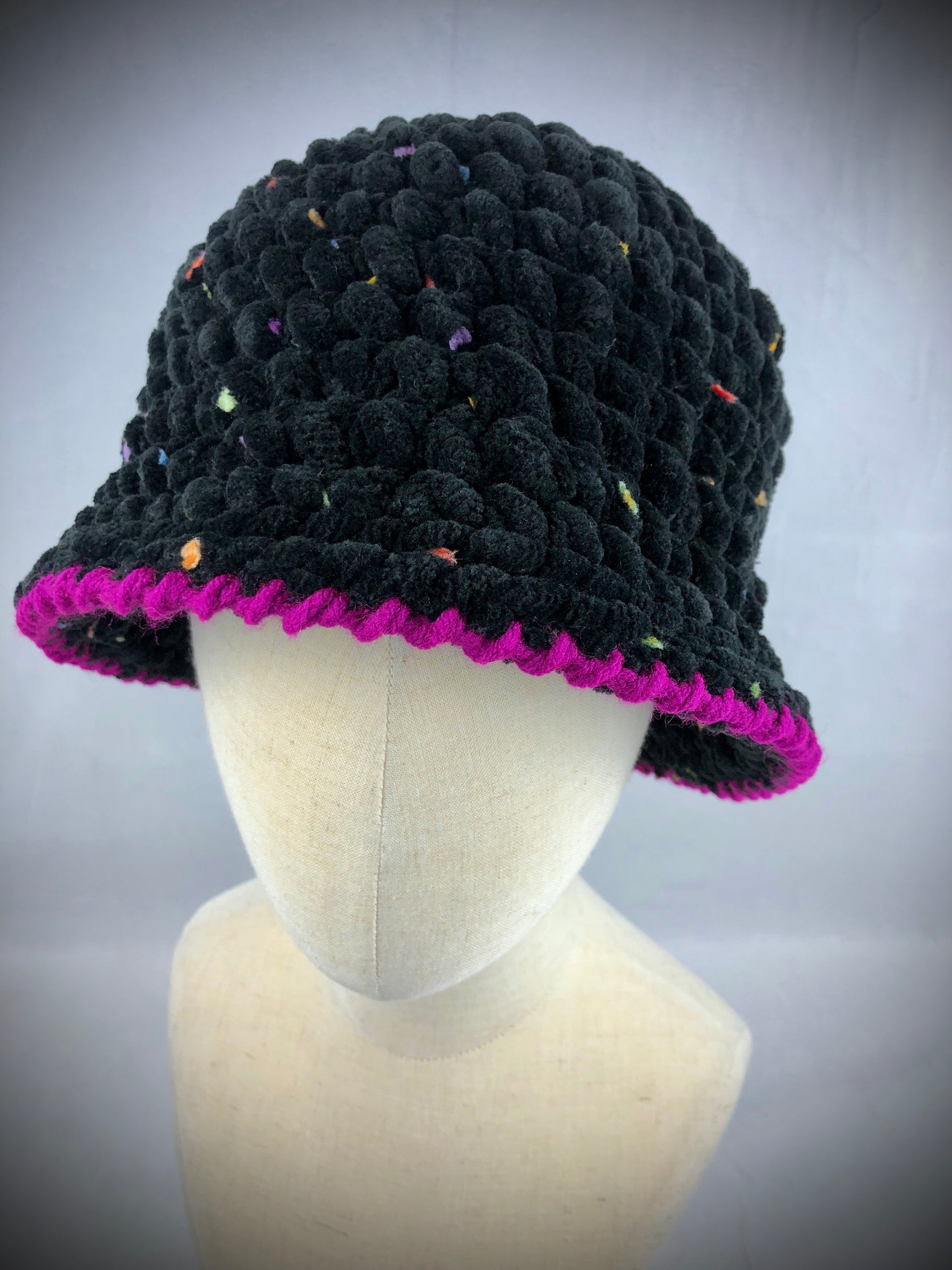 Black chunky bucket hat