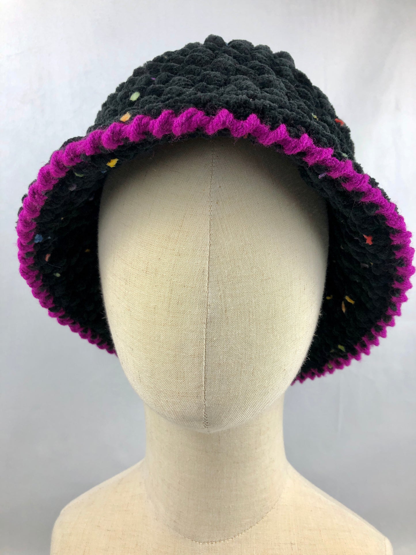 Black chunky bucket hat