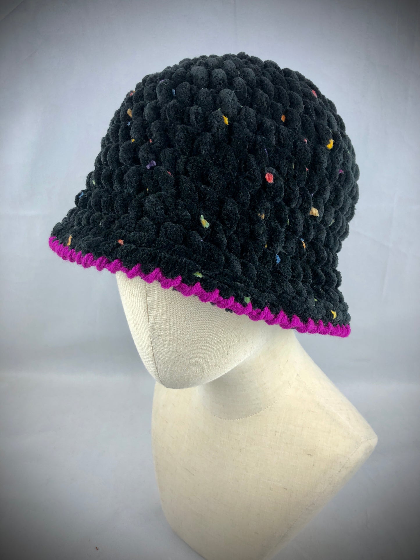 Black chunky bucket hat
