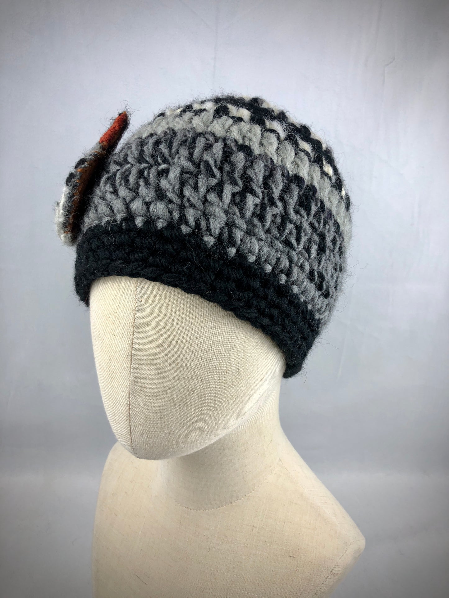 Grey black beanie toque with cat brooch