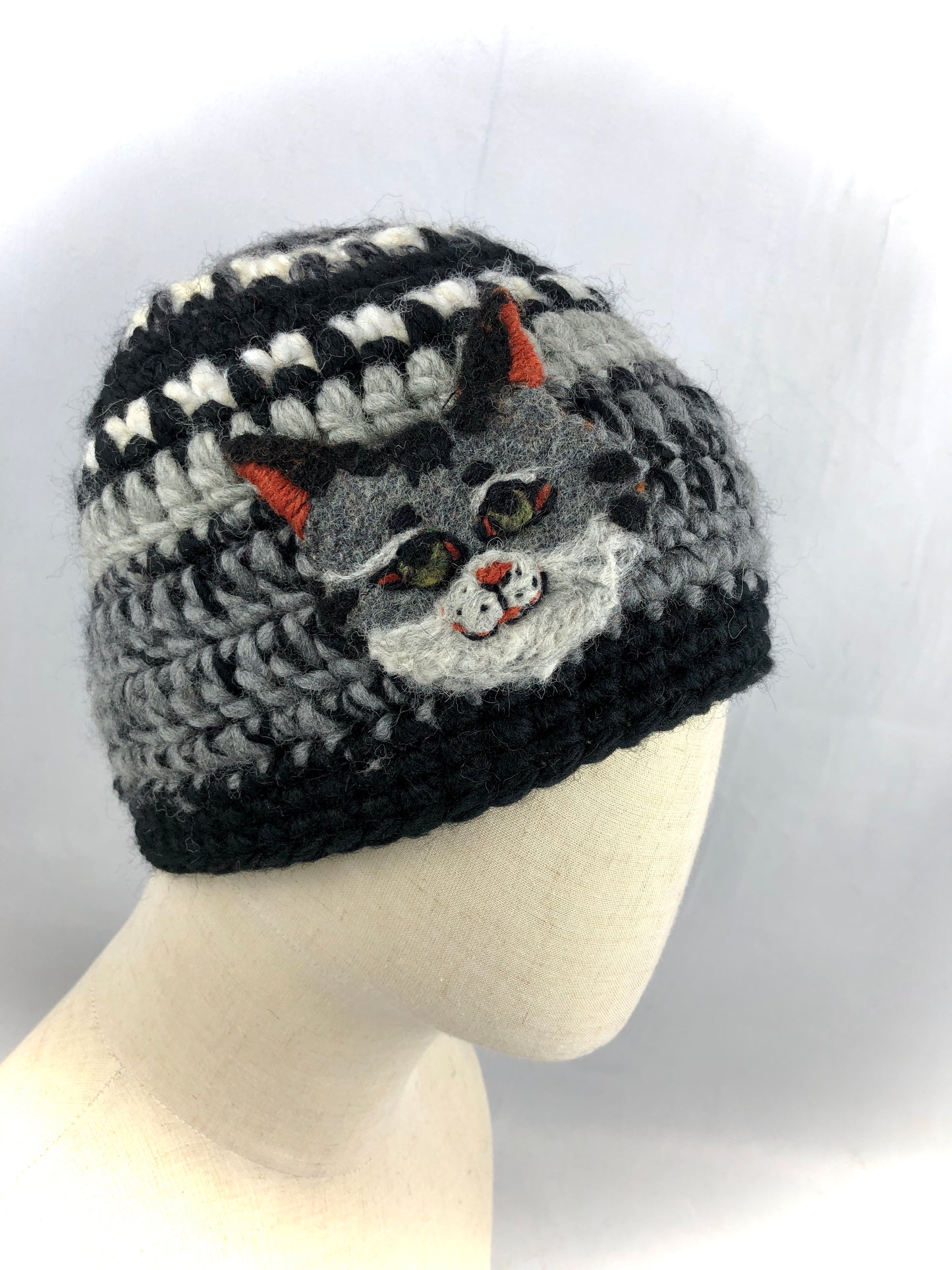 Grey black beanie toque with cat brooch