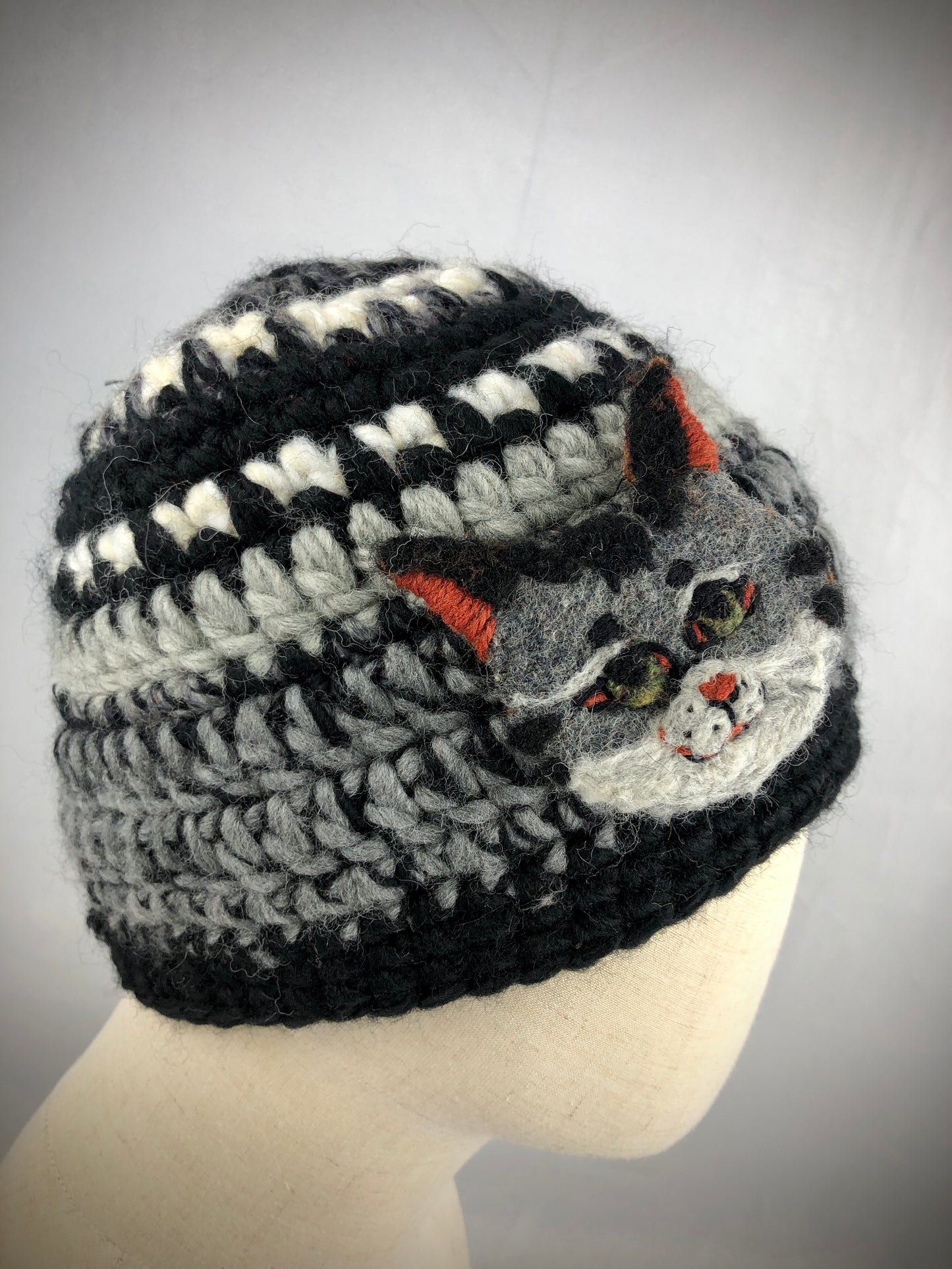 Grey black beanie toque with cat brooch