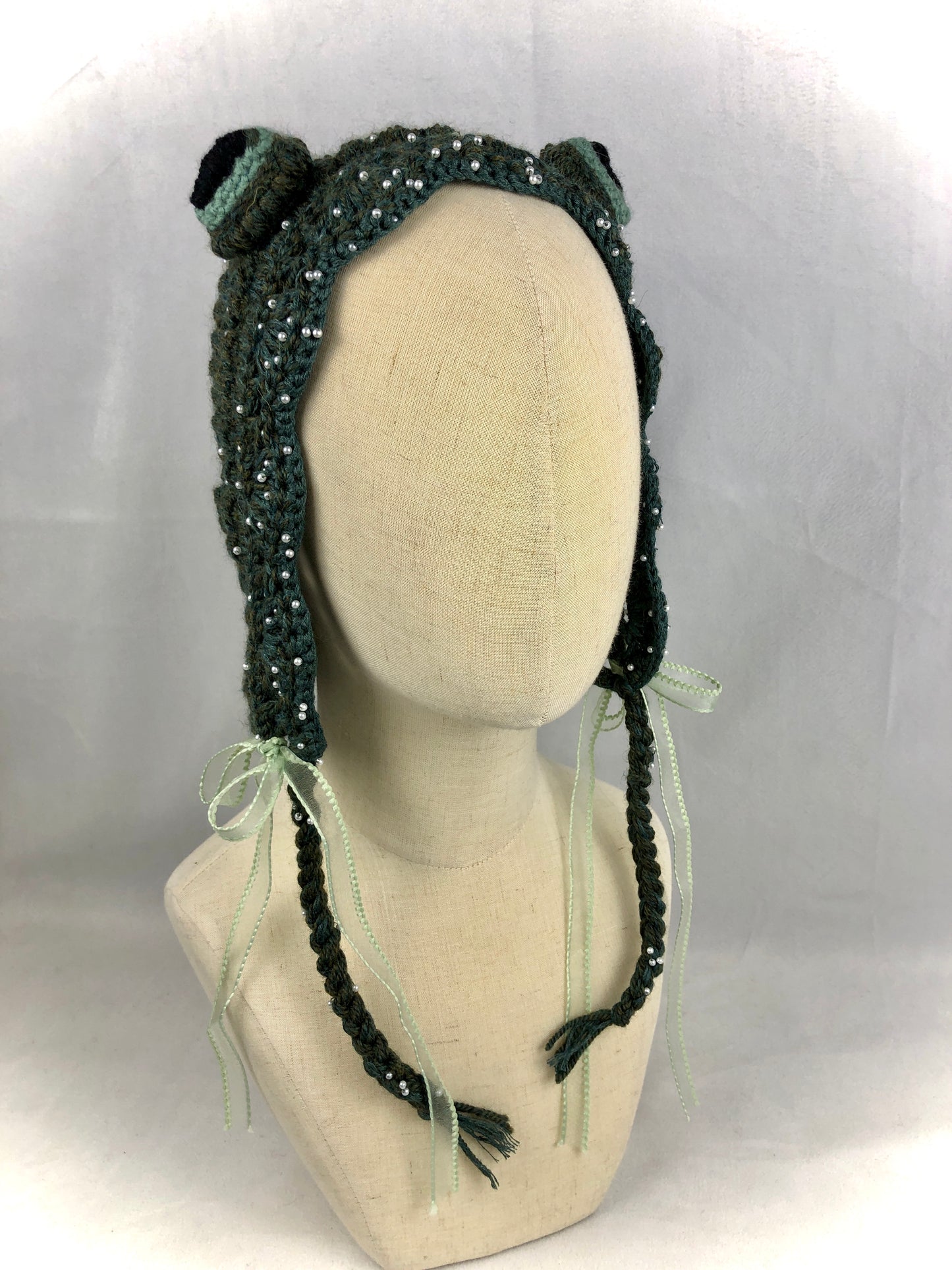 Wool frog bonnet hat