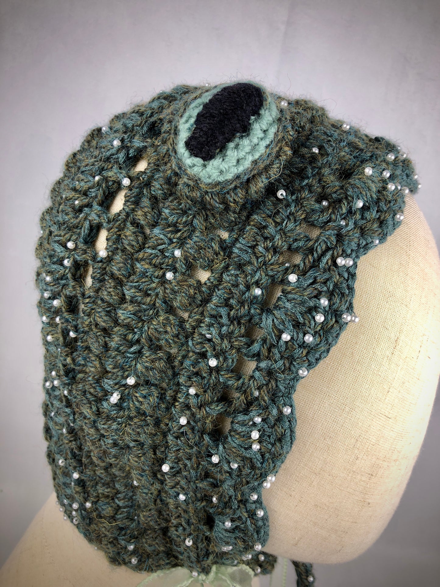 Wool frog bonnet hat