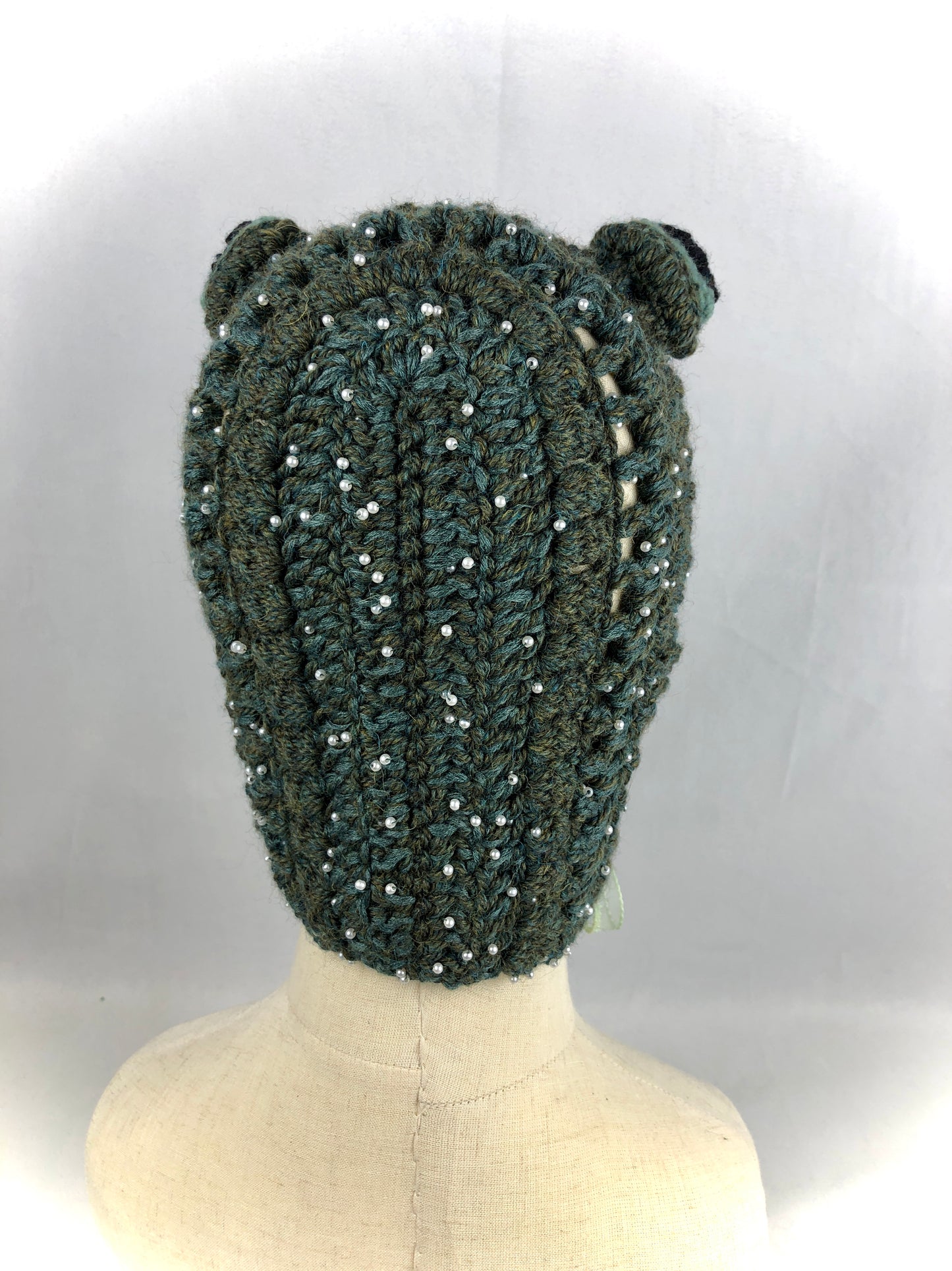 Wool frog bonnet hat