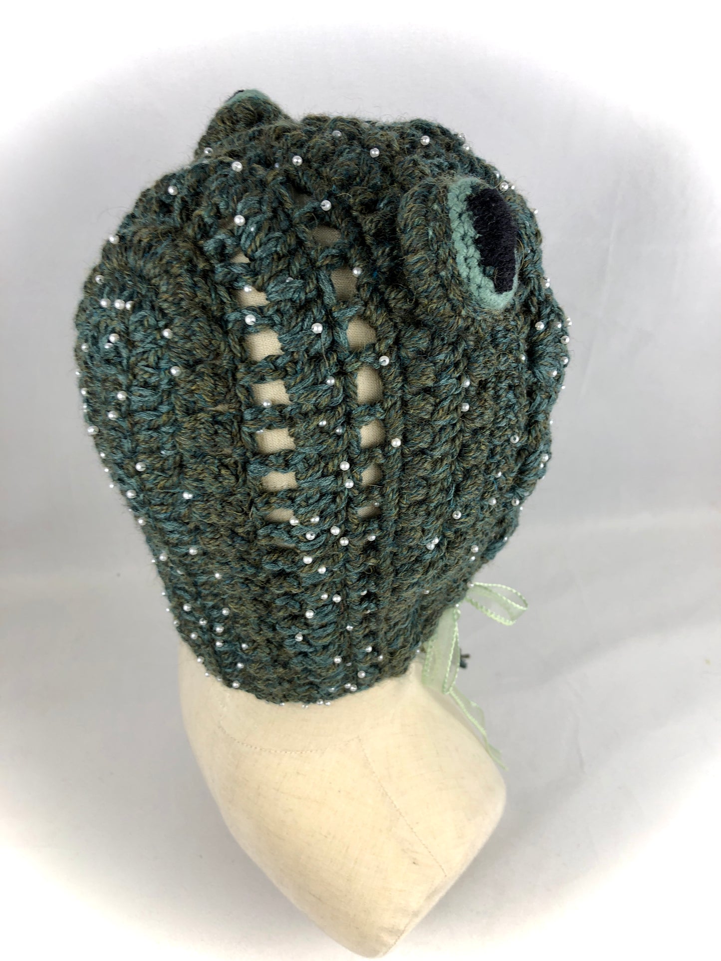 Wool frog bonnet hat