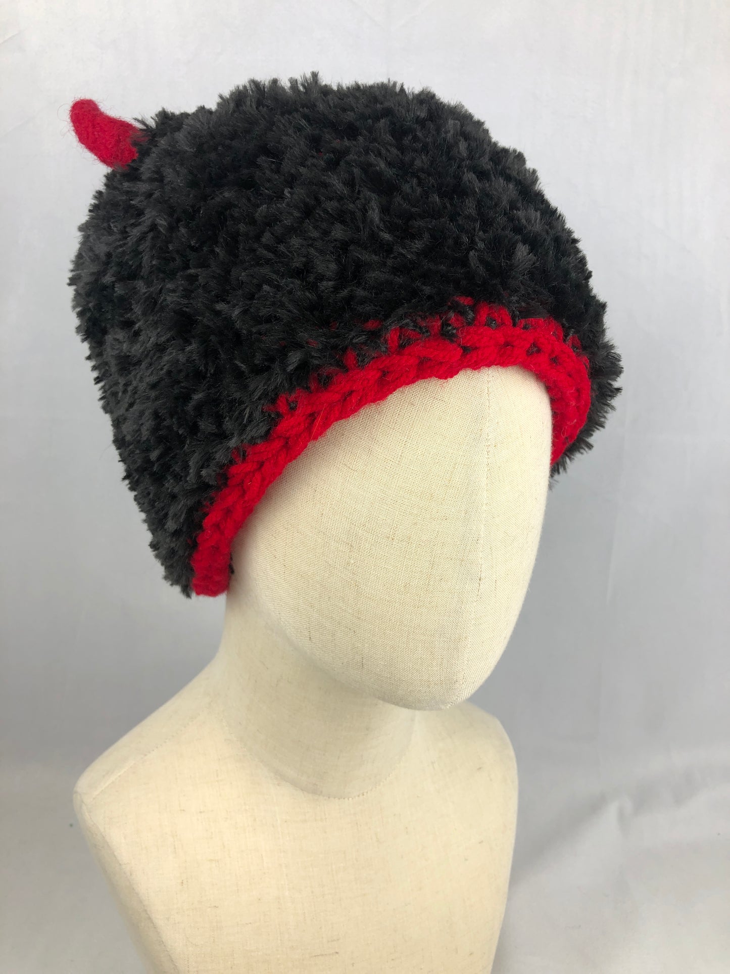 Deamon fuzzy toque