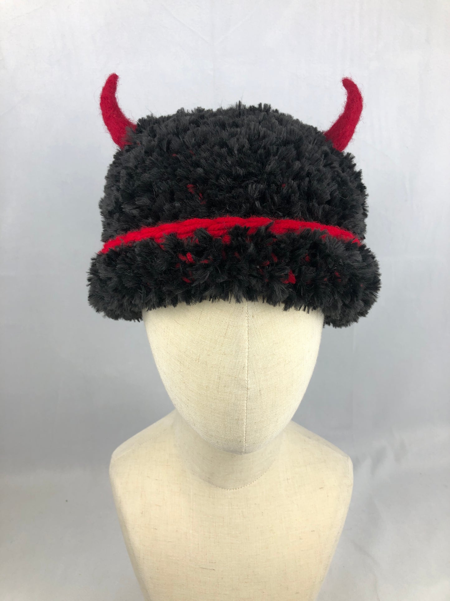 Deamon fuzzy toque