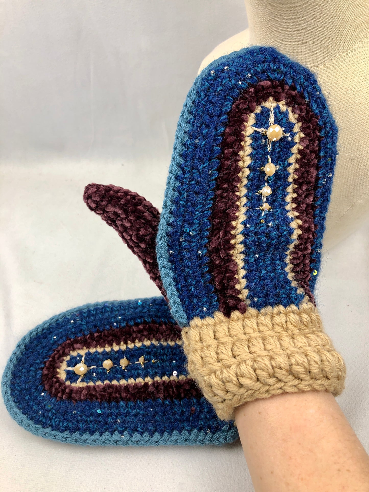 Blue purple beige mittens
