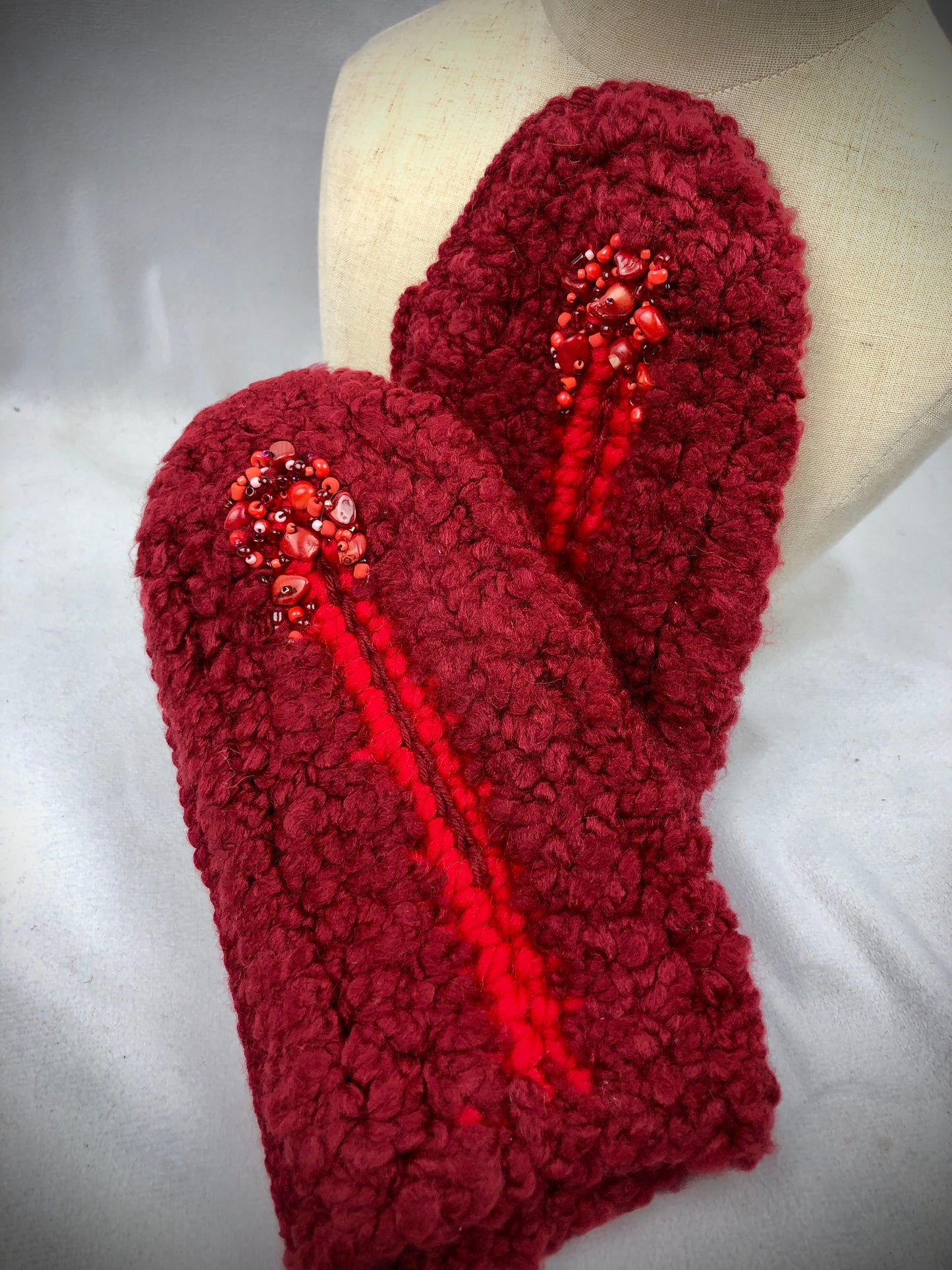 Red coral mittens