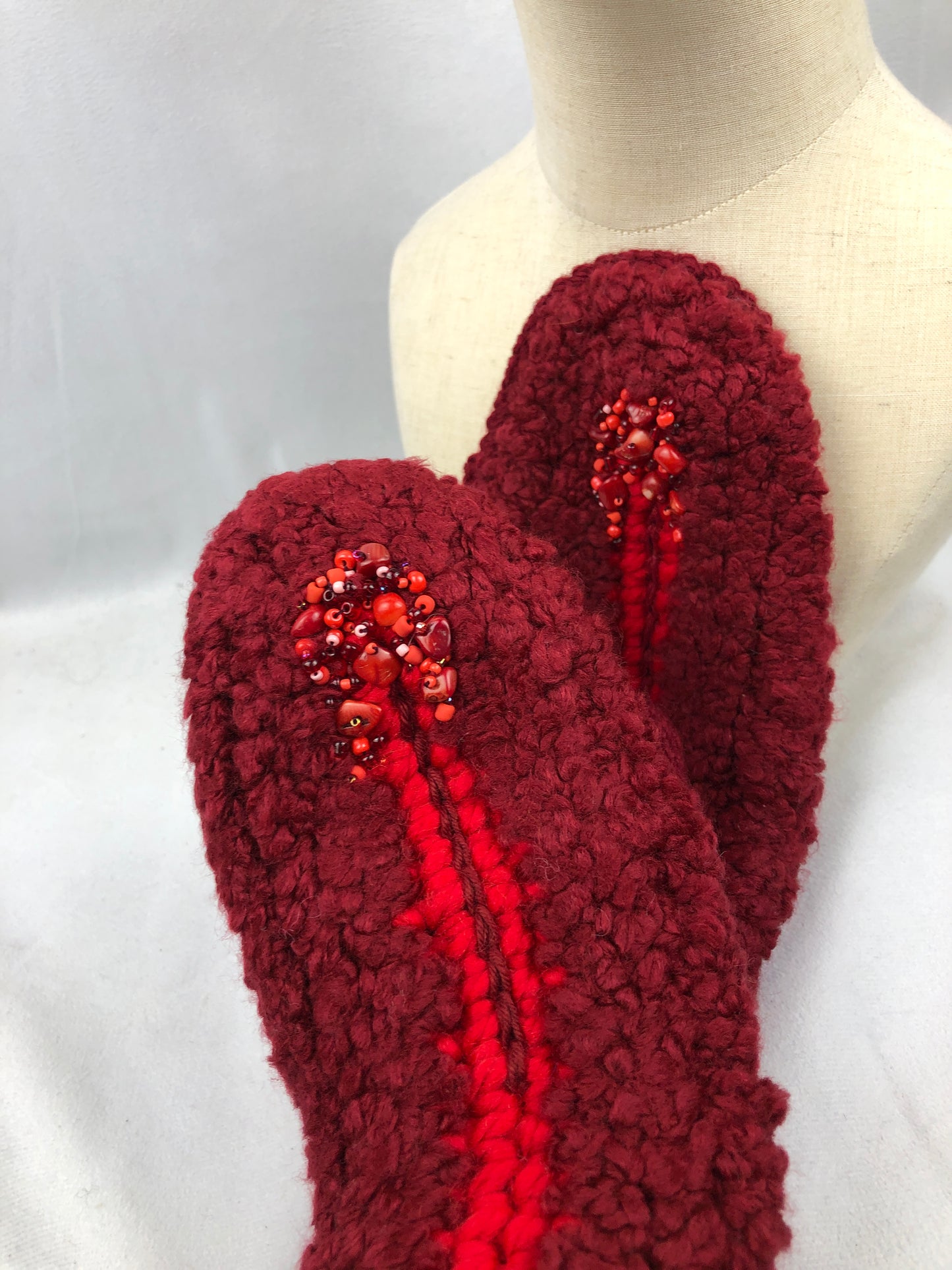 Red coral mittens