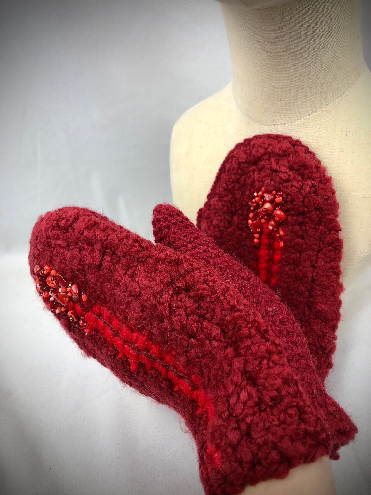 Red coral mittens