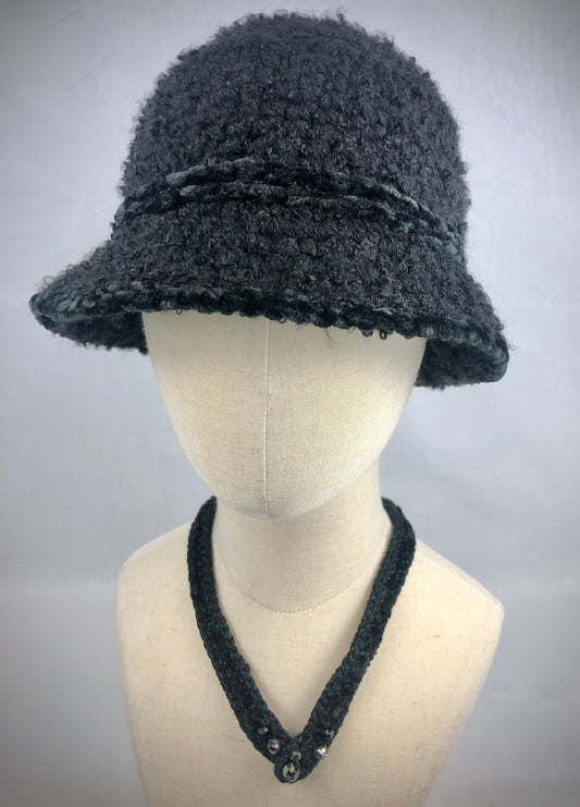 Black bucket/ cloche hat