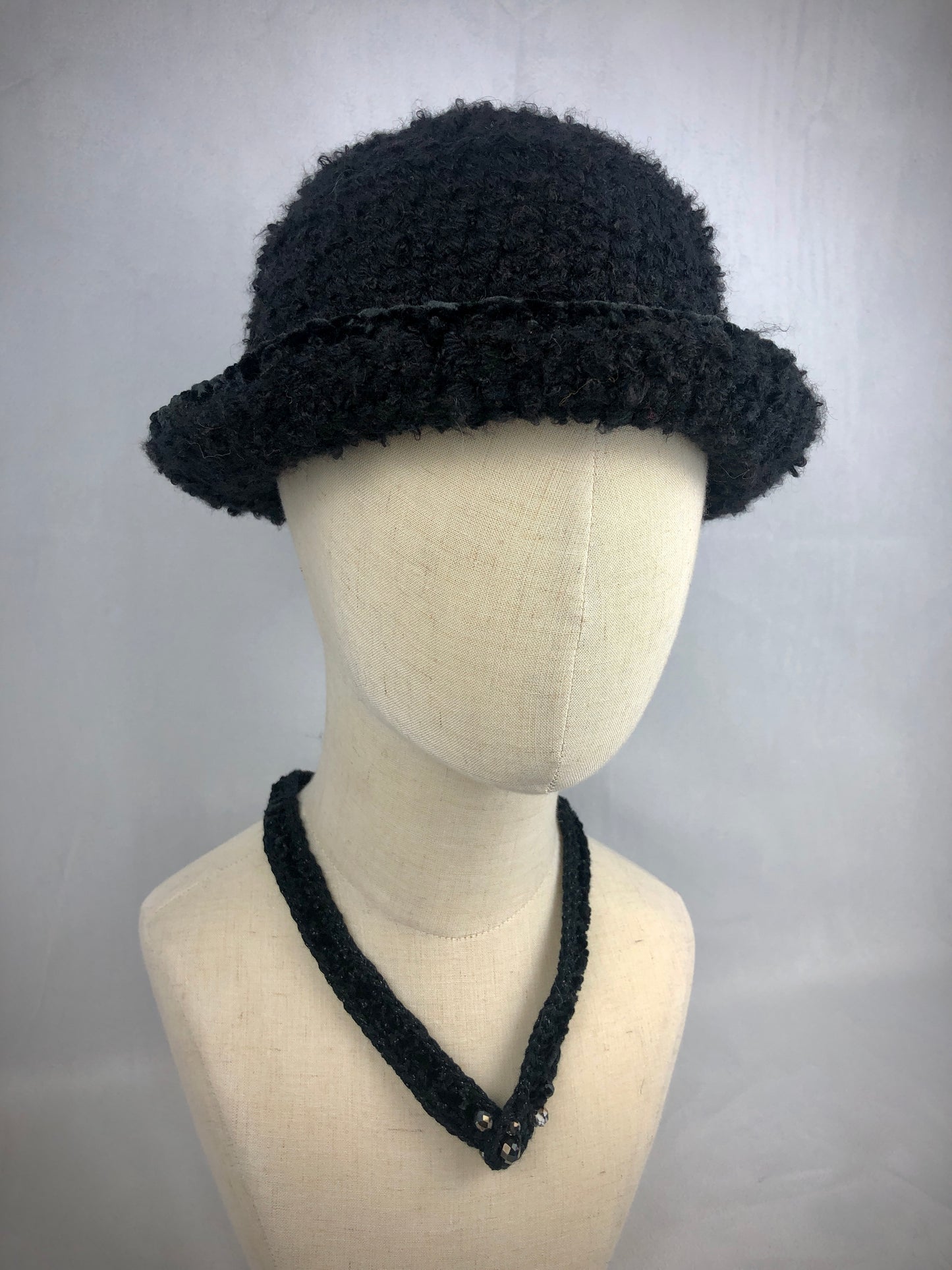 Black bucket/ cloche hat