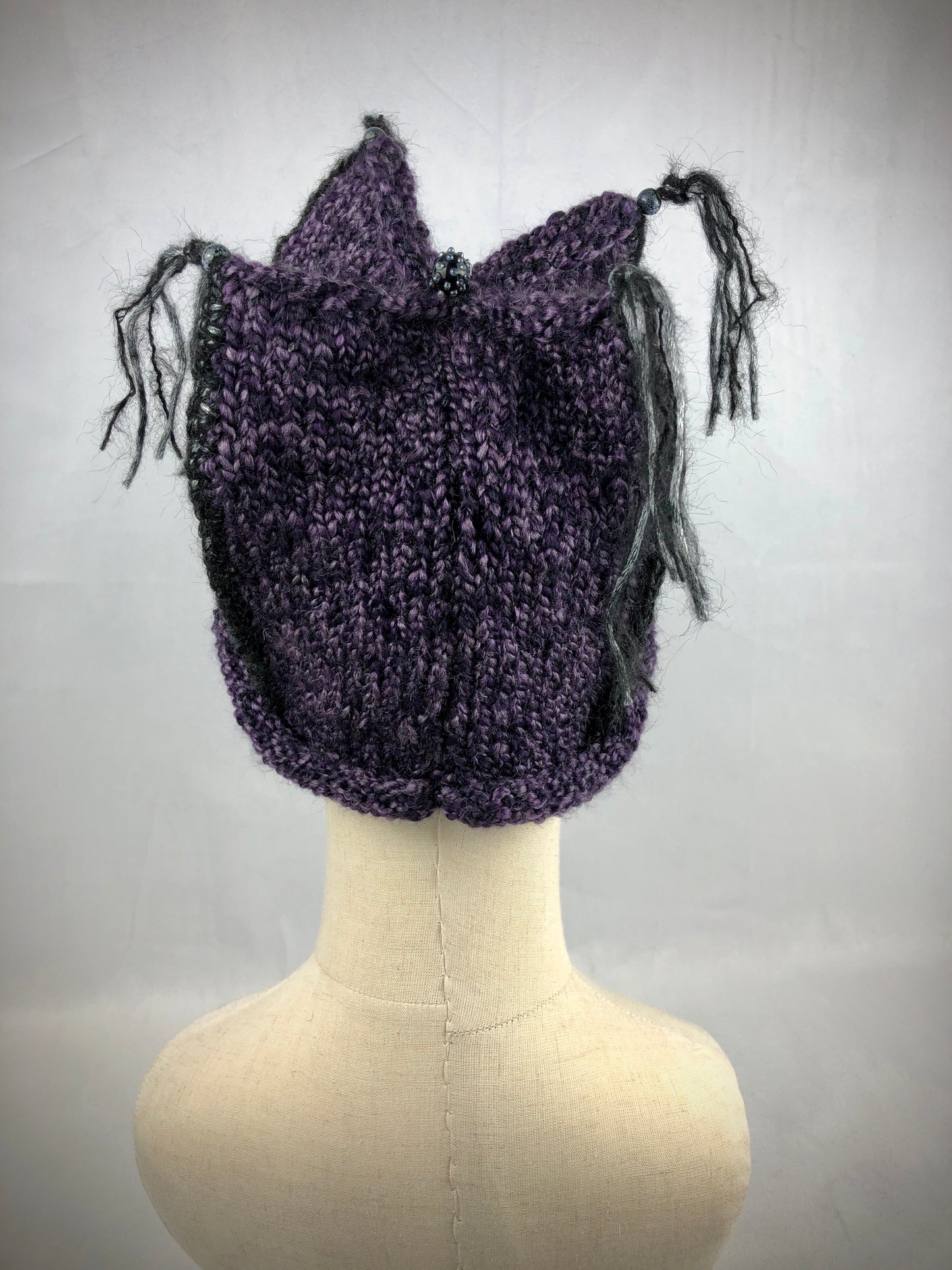 Inc fountain four-cornered beanie hat
