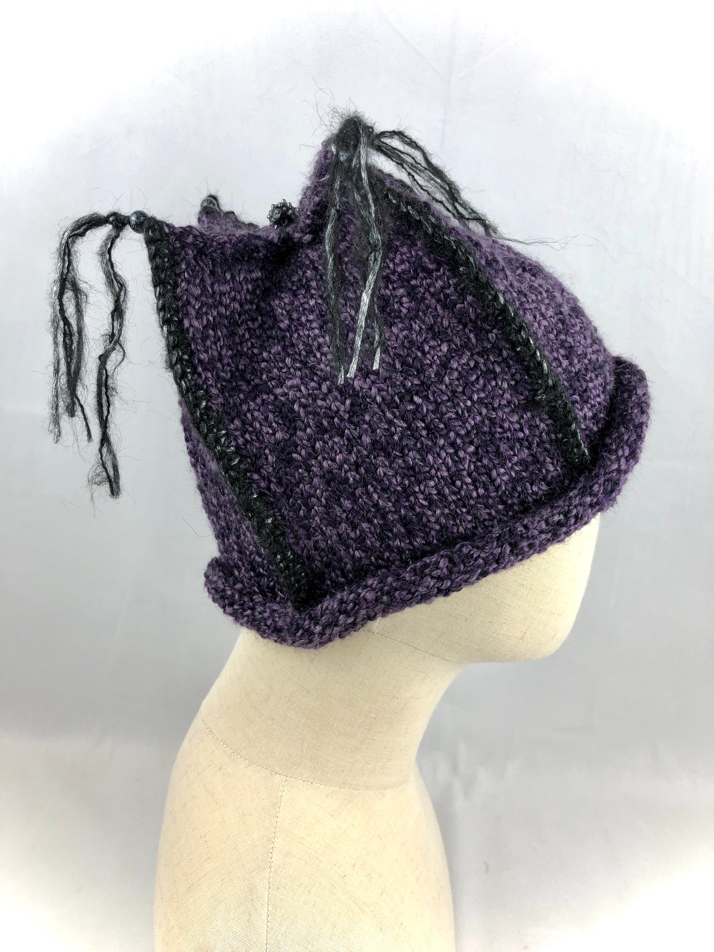 Inc fountain four-cornered beanie hat