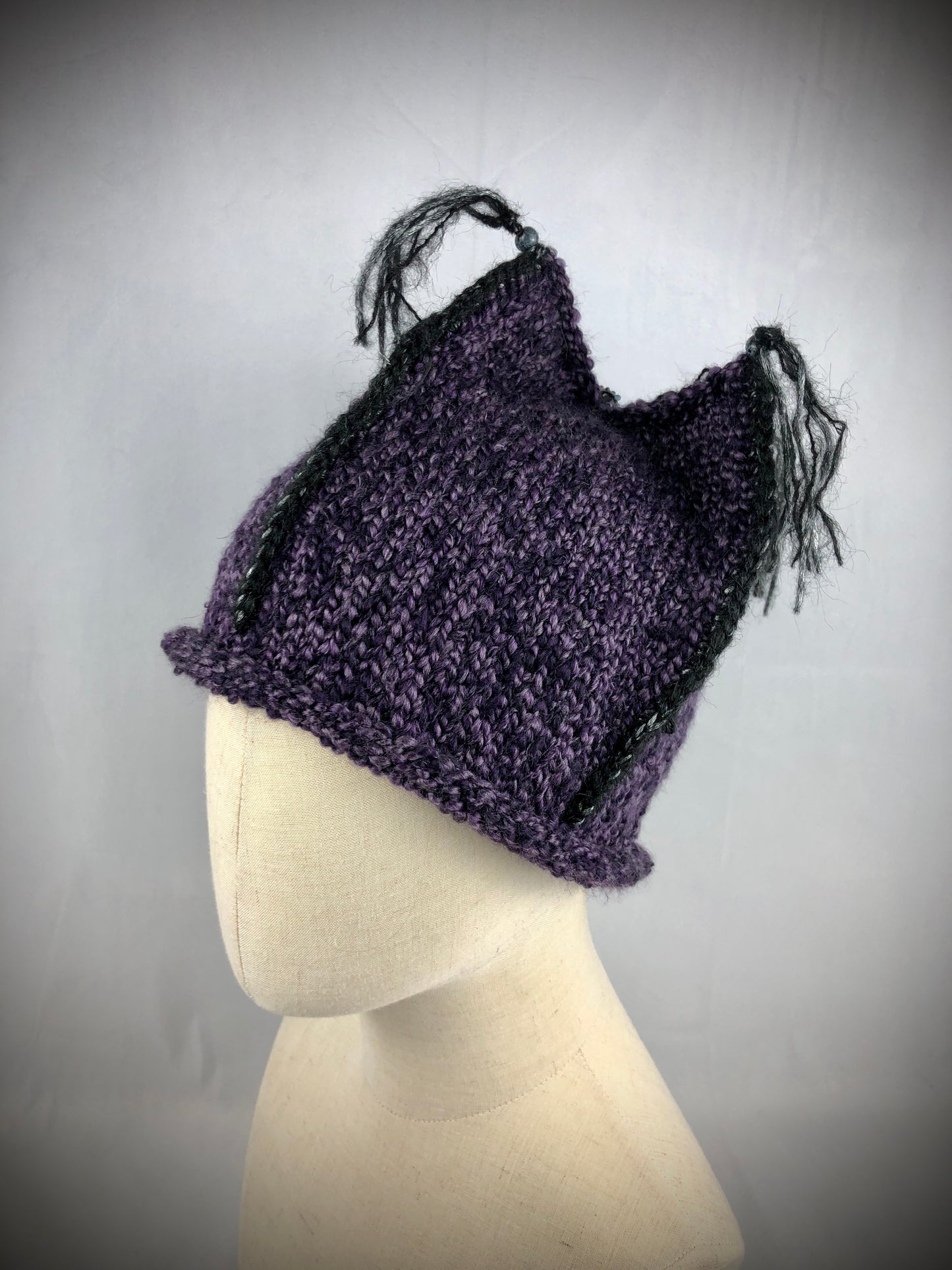 Inc fountain four-cornered beanie hat