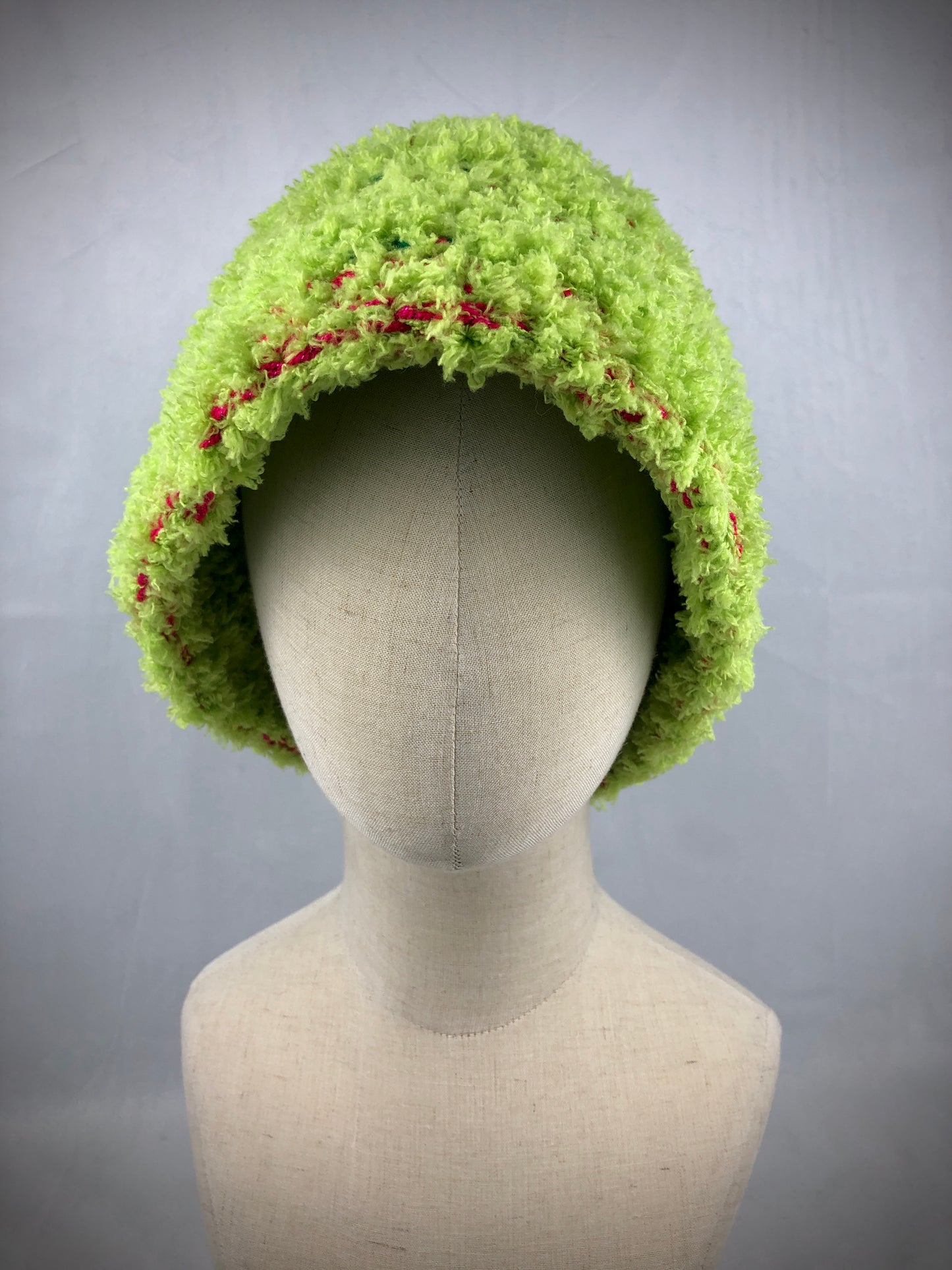 Fuzzy light green lattuce bucket hat