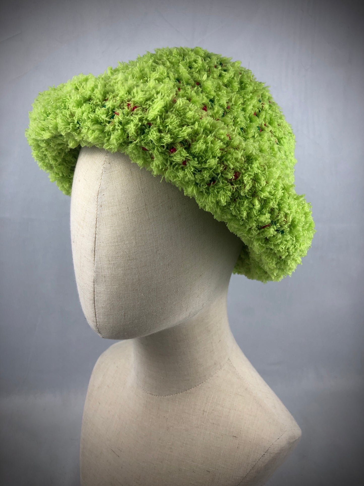 Fuzzy light green lattuce bucket hat