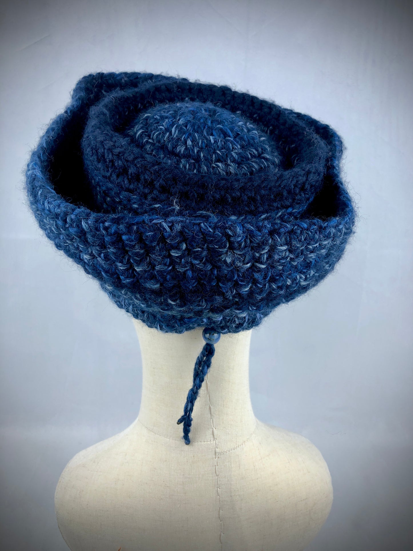 Blue lamp bucket hat
