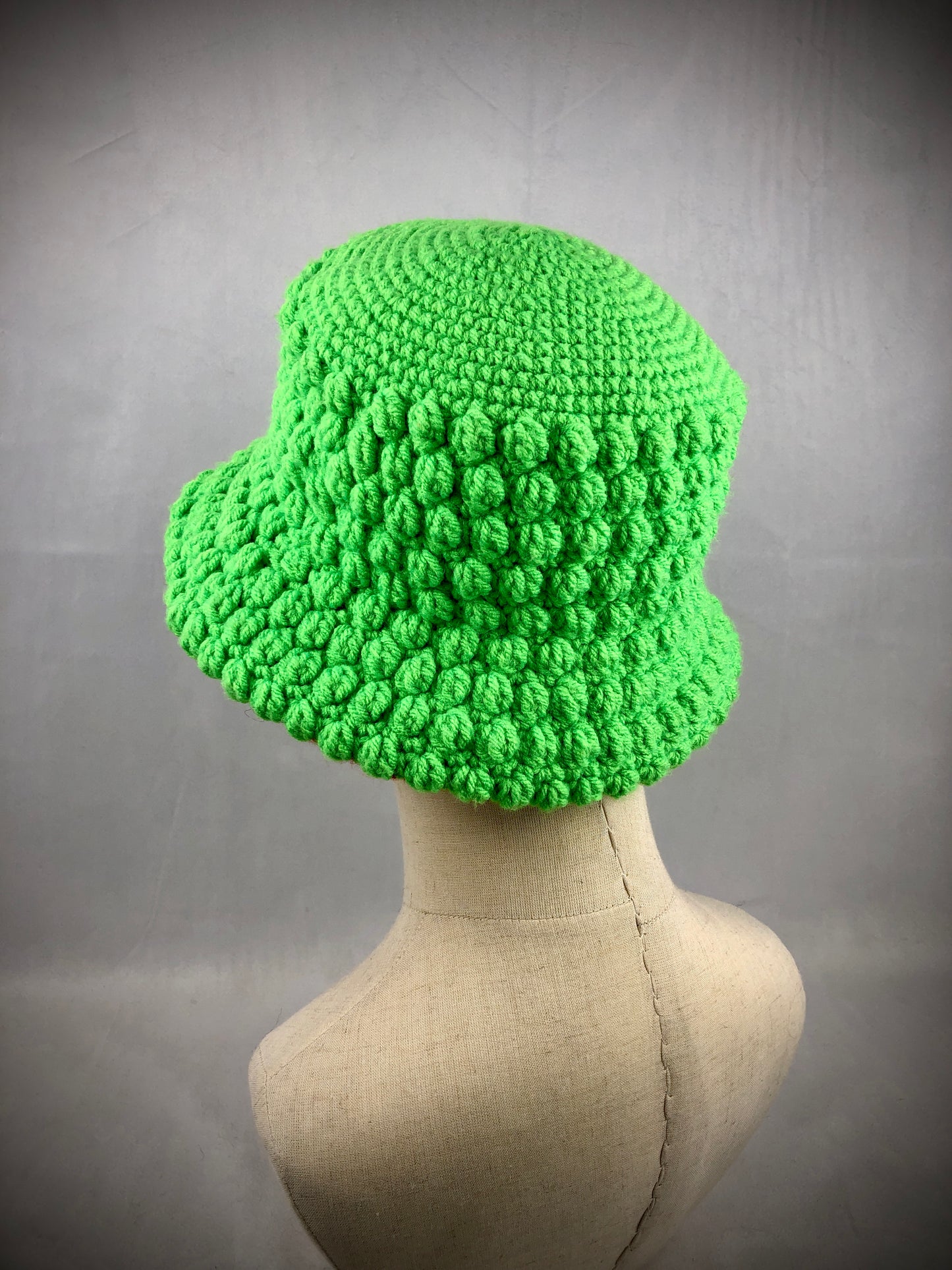 Neon green 💚 red ♥️ bucket hat
