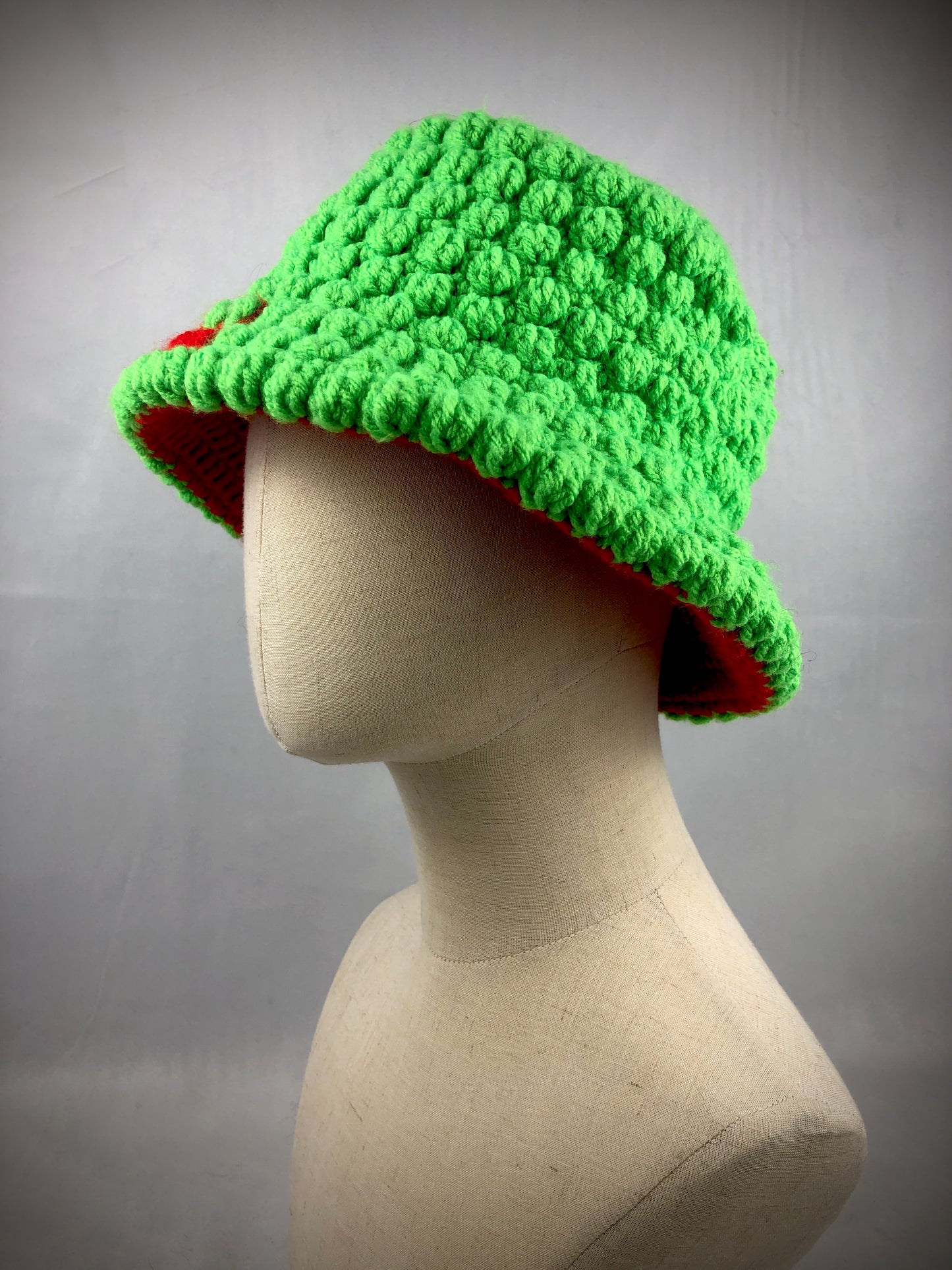 Neon green 💚 red ♥️ bucket hat