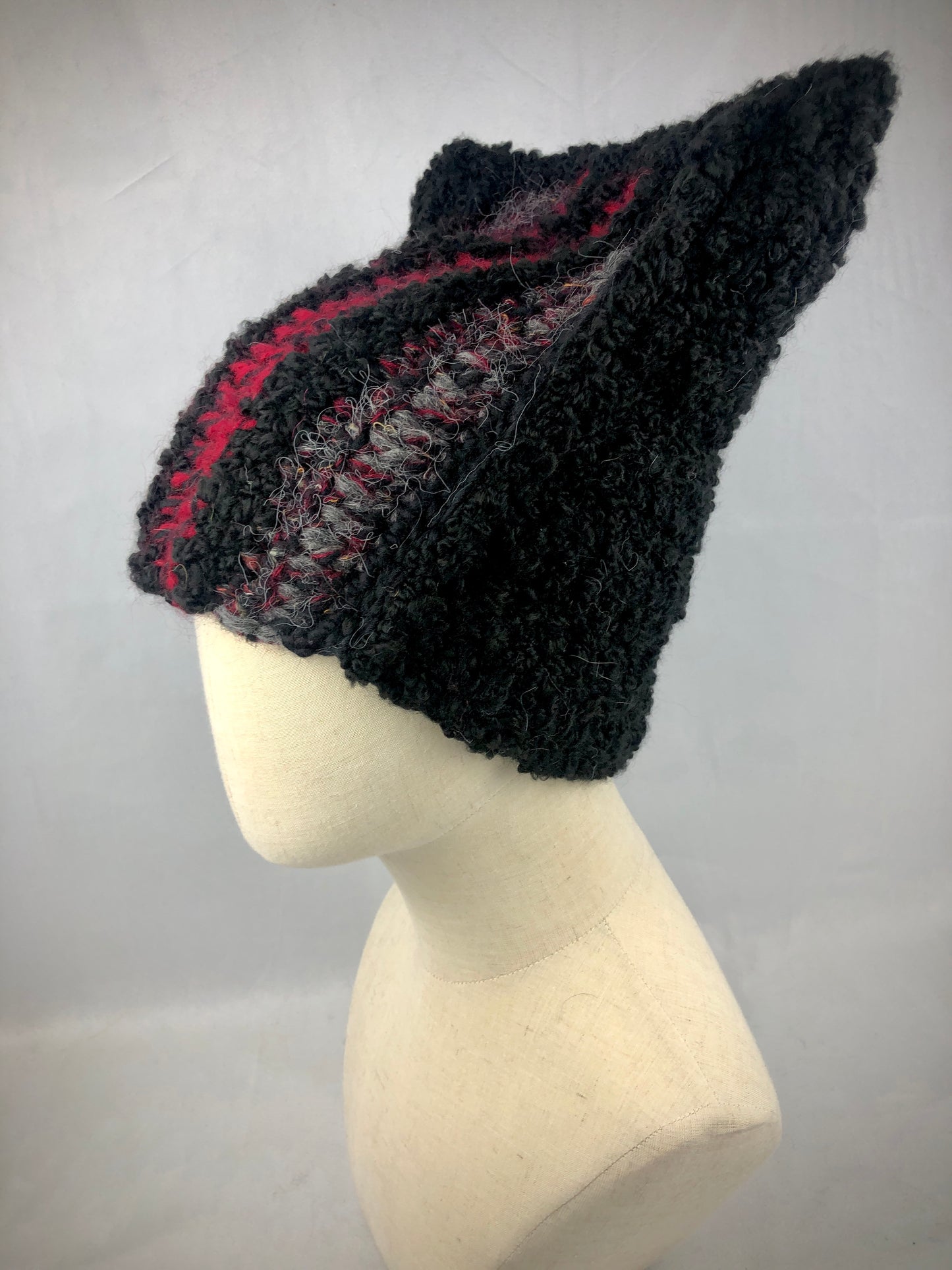 Black red Kozak beanie toque hat