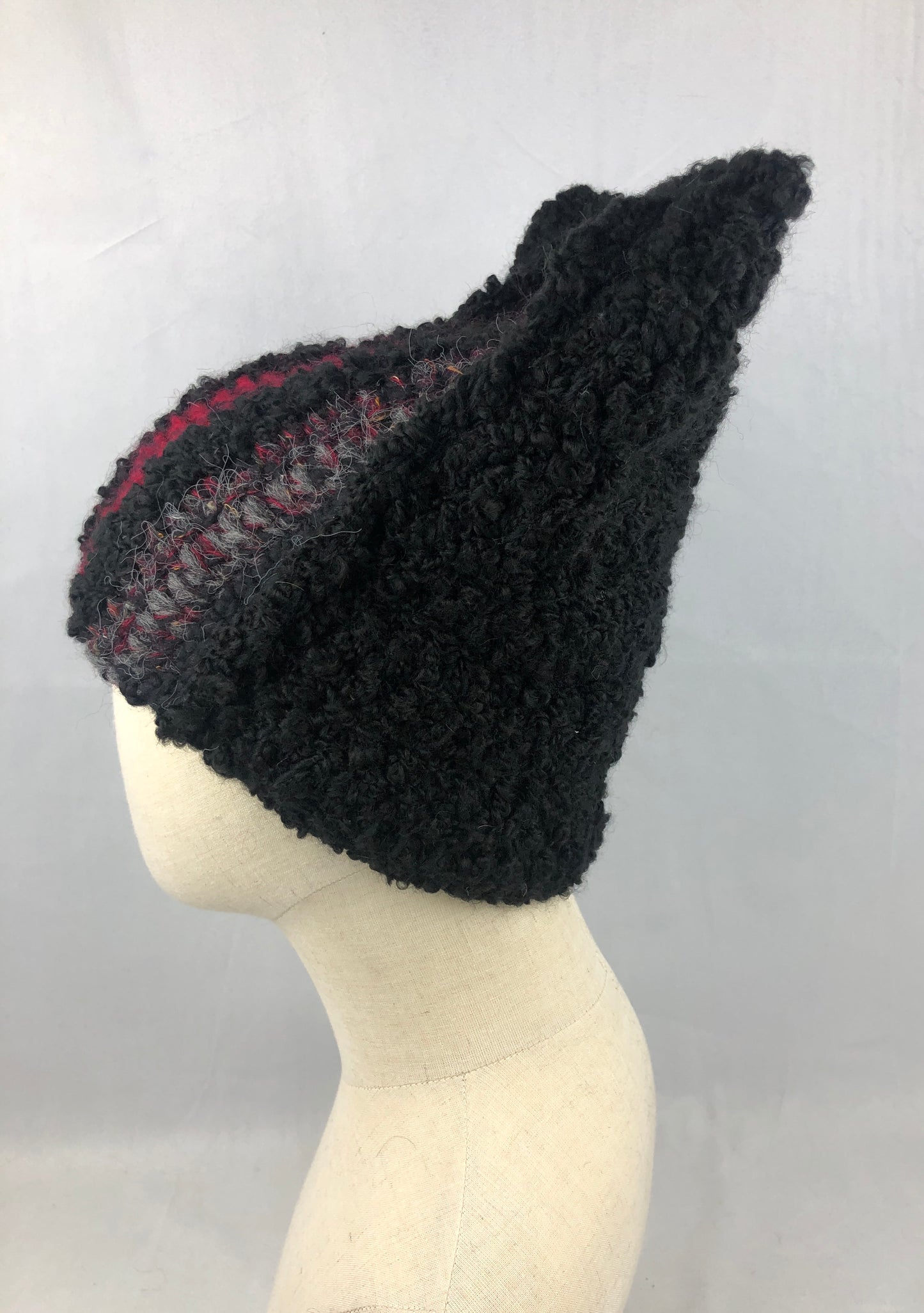 Black red Kozak beanie toque hat