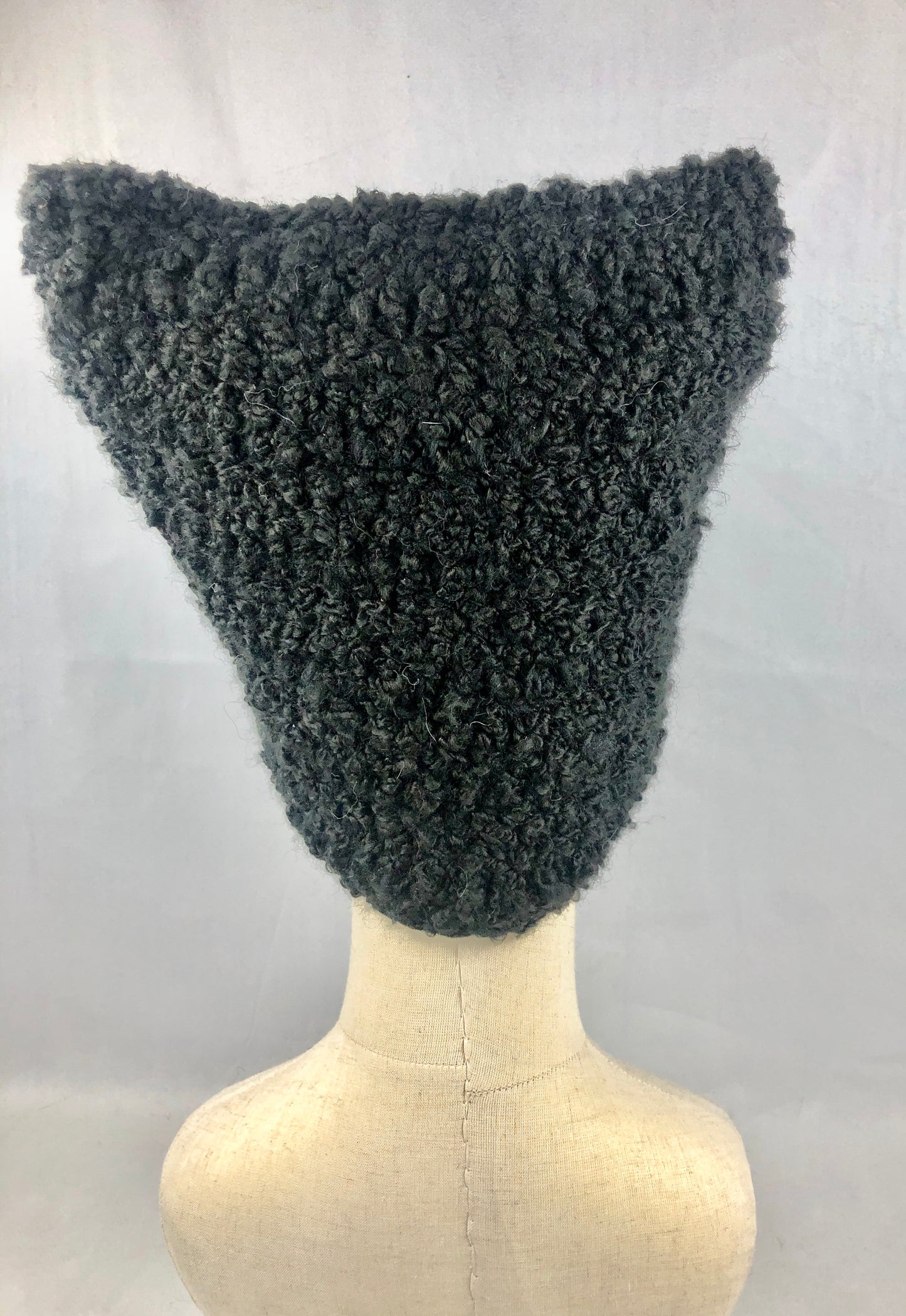 Black red Kozak beanie toque hat