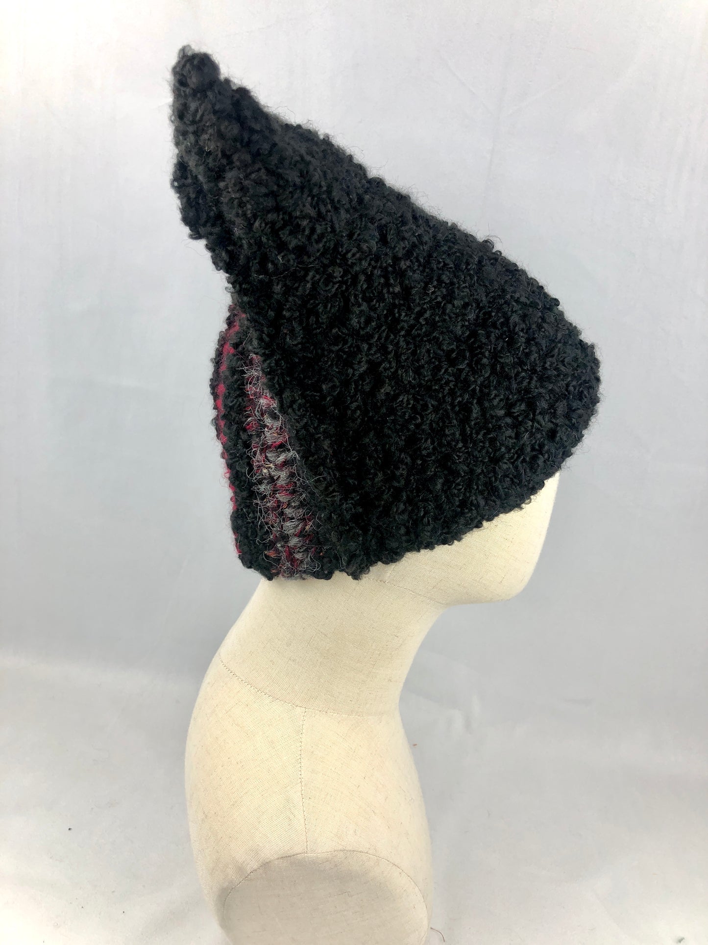 Black red Kozak beanie toque hat
