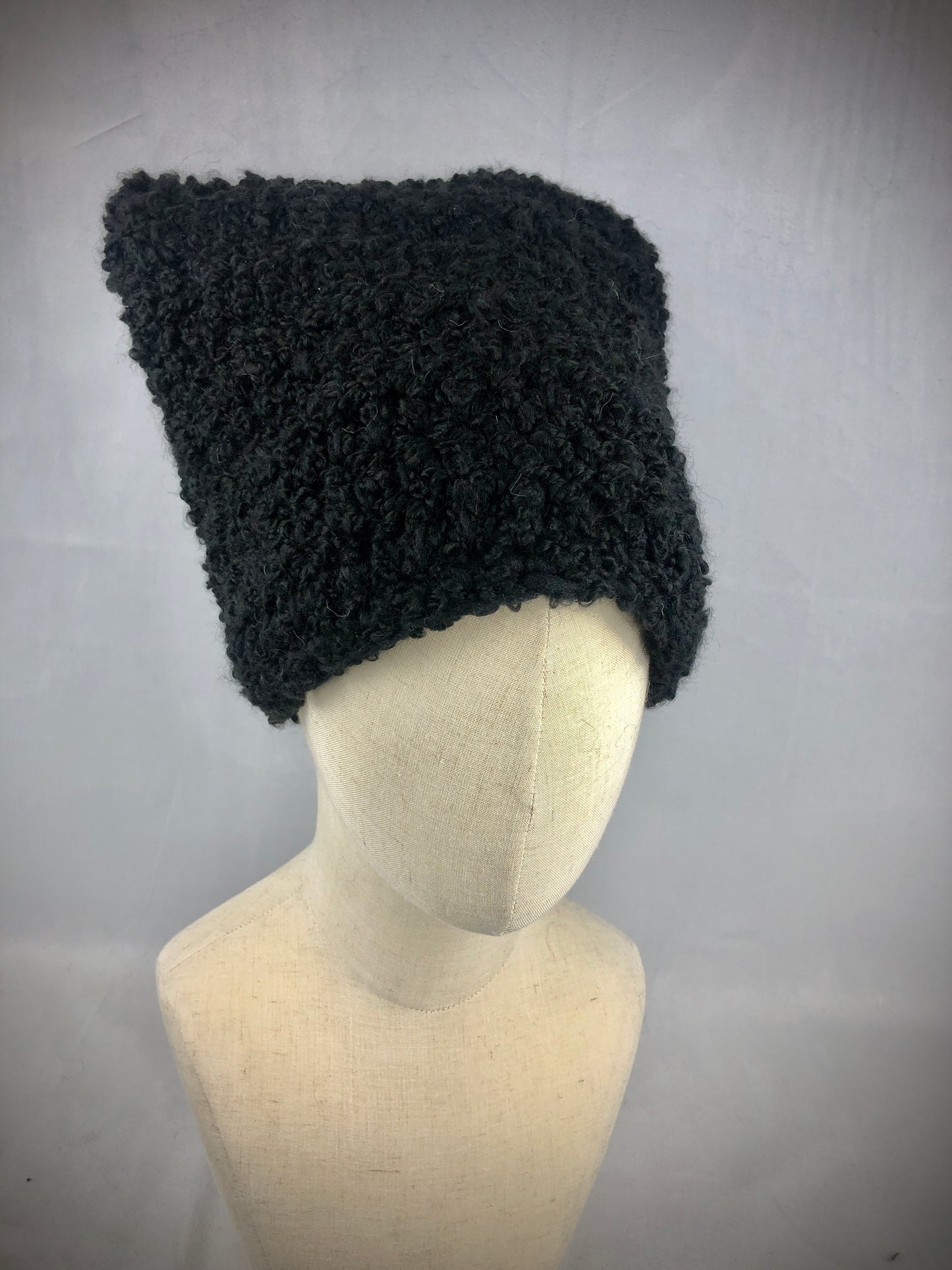 Black red Kozak beanie toque hat